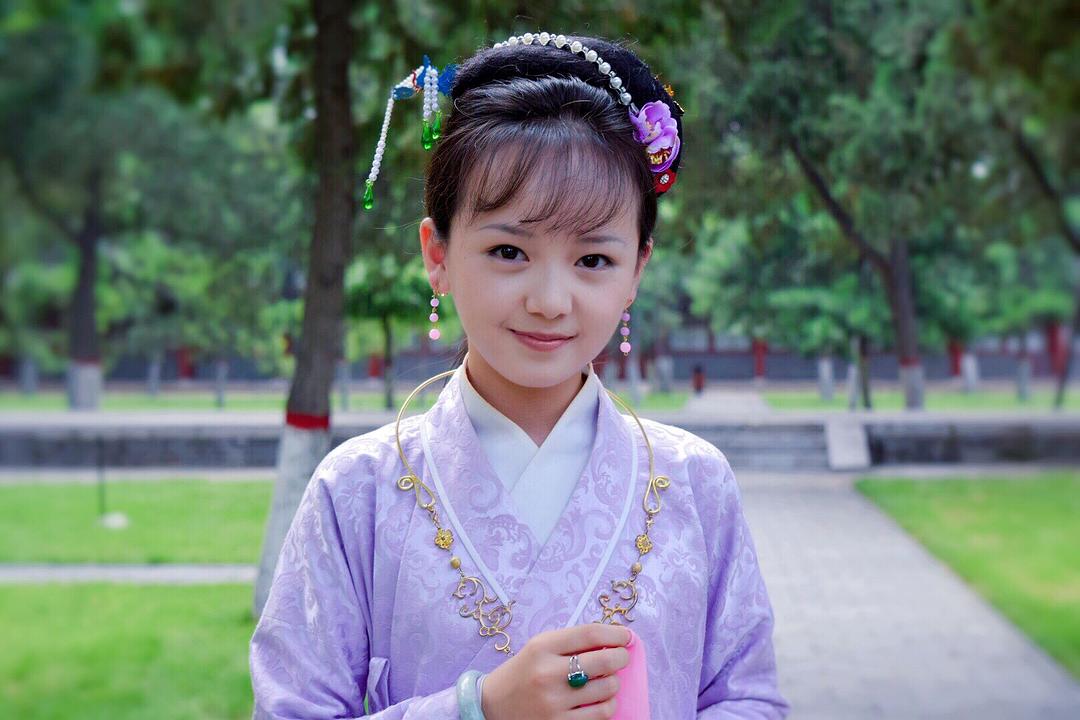小戏骨：红楼梦之刘姥姥进大观园Xiao Hu Gu ：Gong Lou Meng Zhi Liu Lao Lao Jin Da Guan Yuan(2017)插图1%4K电影下载_3D影视资源_杜比视界迅雷下载