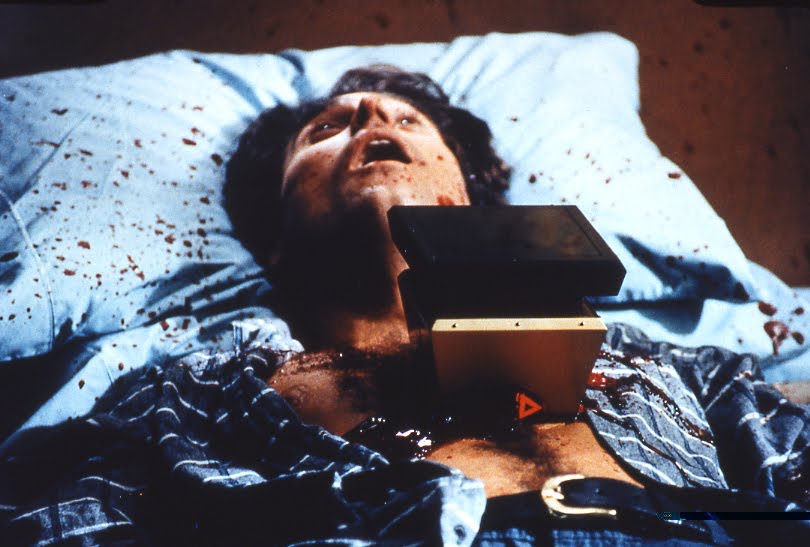 魔鬼双瞳Due occhi diabolici(1990)插图2%4K电影下载_3D影视资源_杜比视界迅雷下载