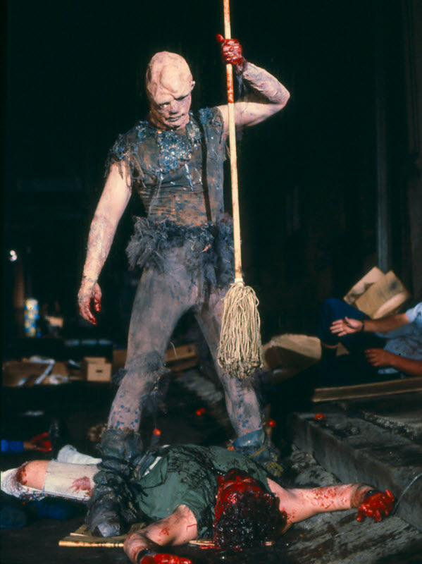 毒魔复仇The Toxic Avenger(1984)插图2%4K电影下载_3D影视资源_杜比视界迅雷下载