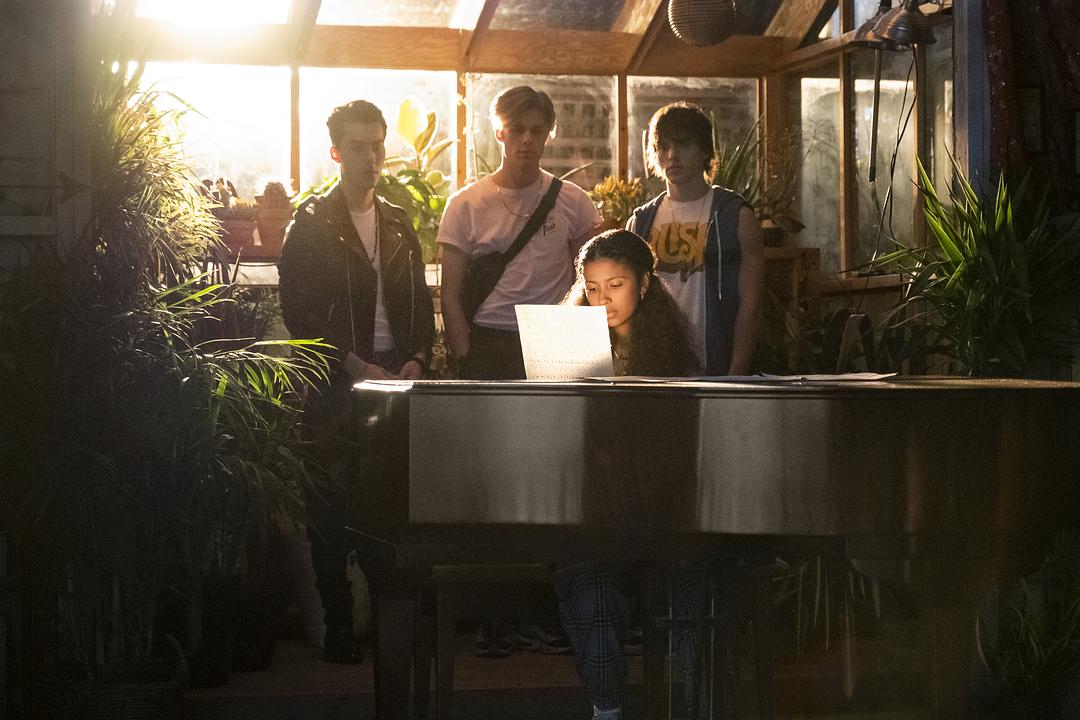 茱莉与魅影男孩Julie and the Phantoms(2020)插图2%4K电影下载_3D影视资源_杜比视界迅雷下载