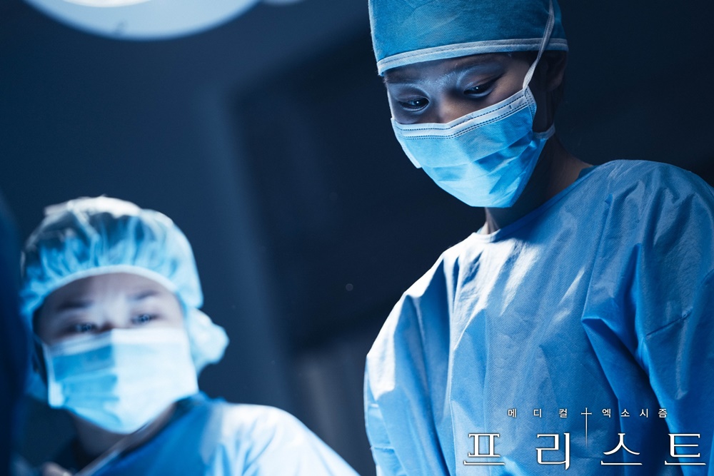 司祭Peuriseuteu(2018)插图1%4K电影下载_3D影视资源_杜比视界迅雷下载