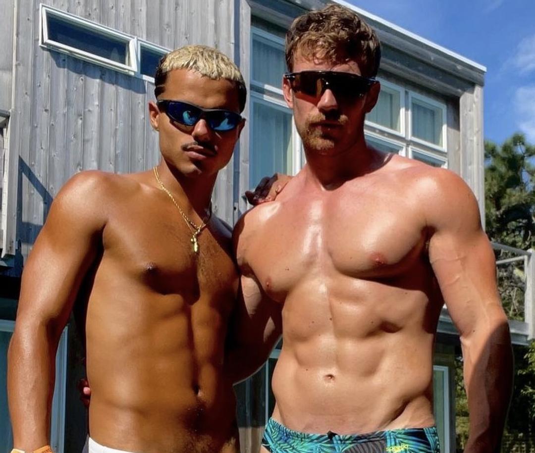火烧岛Fire Island(2022)插图1%4K电影下载_3D影视资源_杜比视界迅雷下载