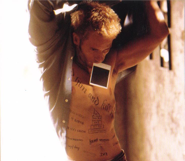记忆碎片Memento(2000)插图1%4K电影下载_3D影视资源_杜比视界迅雷下载
