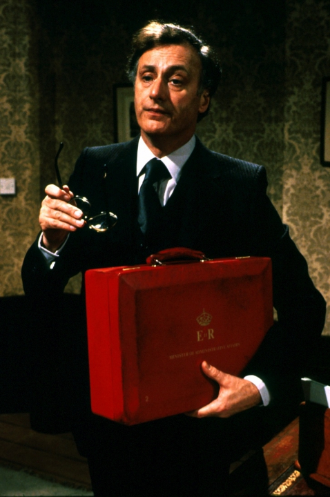 是，大臣Yes Minister(1980 – 1982)插图2%4K电影下载_3D影视资源_杜比视界迅雷下载