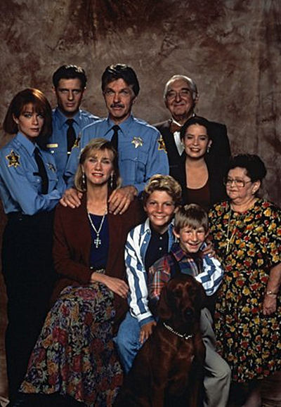 警戒围栏Picket Fences(1992)插图1%4K电影下载_3D影视资源_杜比视界迅雷下载