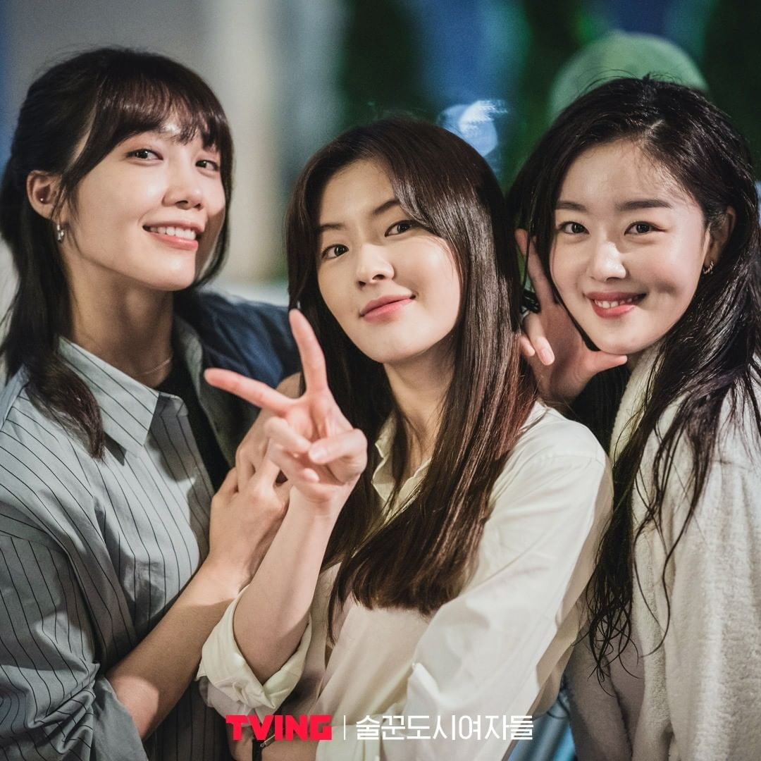 酒鬼都市女人们Jiu Gui Cheng Shi Nv Ren Men(2021 – 2023)插图2%4K电影下载_3D影视资源_杜比视界迅雷下载