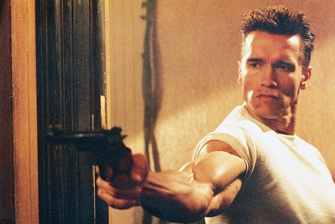 边缘战士Raw Deal(1986)插图2%4K电影下载_3D影视资源_杜比视界迅雷下载
