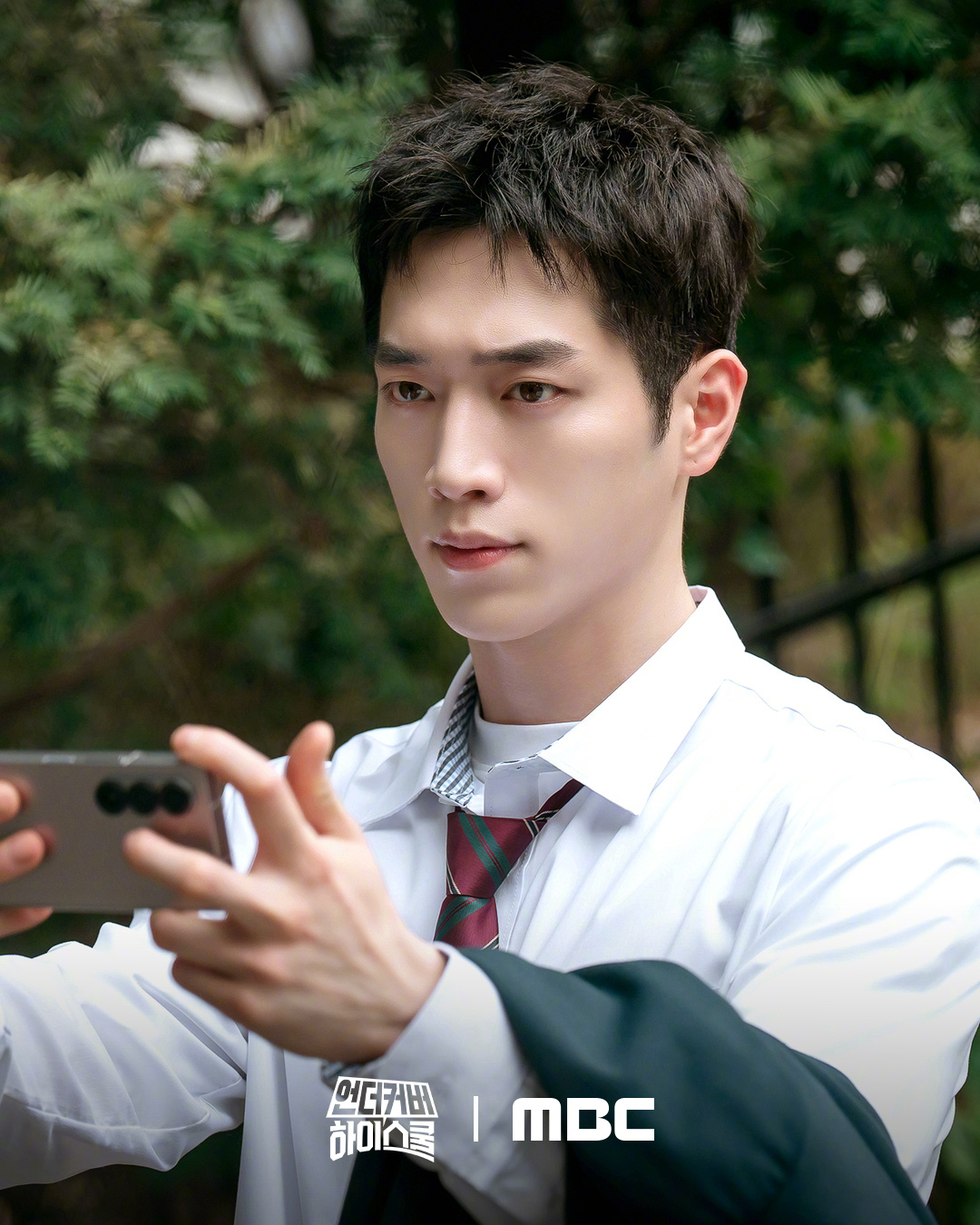 卧底高中Eon-deo-keo-beo Ha-i-seu-kul(2025)插图2%4K电影下载_3D影视资源_杜比视界迅雷下载