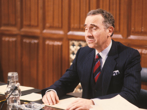 是，大臣Yes Minister(1980 – 1982)插图1%4K电影下载_3D影视资源_杜比视界迅雷下载