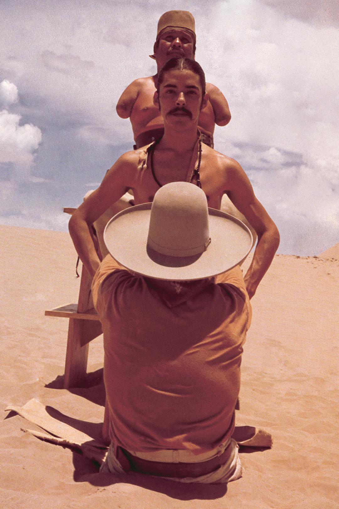 鼹鼠El Topo(1970)插图2%4K电影下载_3D影视资源_杜比视界迅雷下载