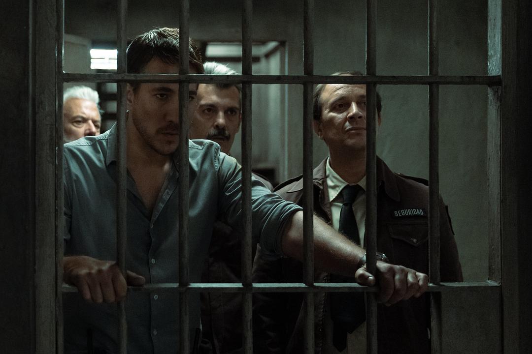 疯囚长夜La noche más larga(2022)插图1%4K电影下载_3D影视资源_杜比视界迅雷下载